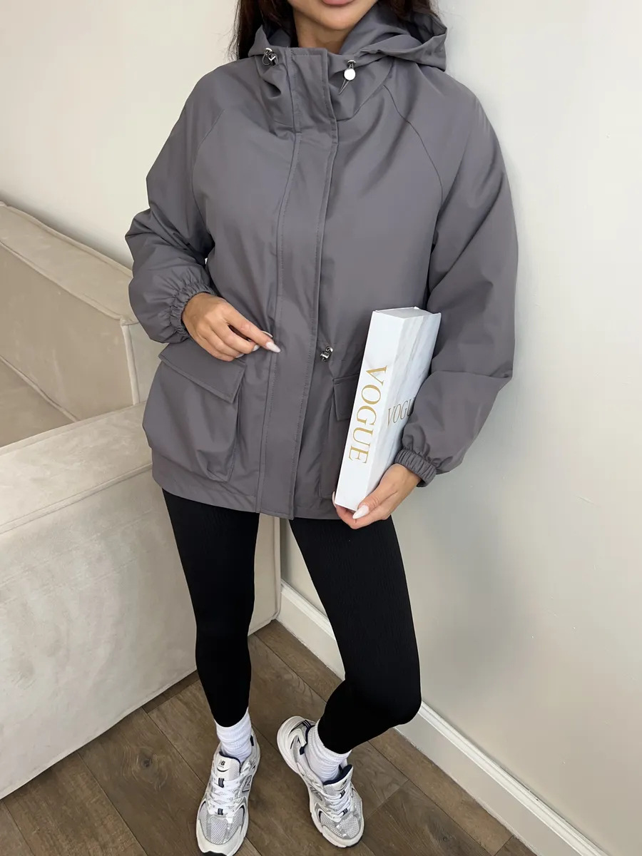 SONIA / CHAQUETA IMPERMEABLE CON CAPUCHA