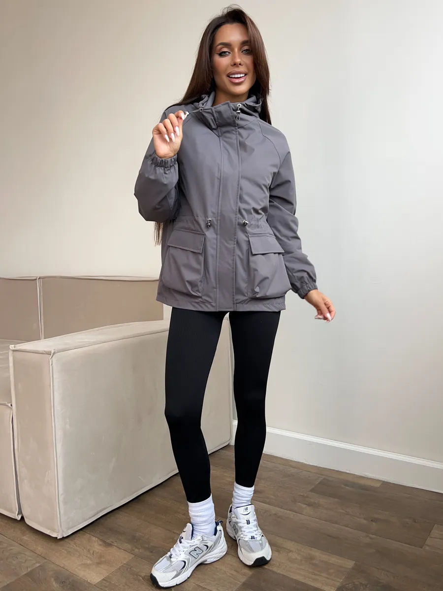 SONIA / CHAQUETA IMPERMEABLE CON CAPUCHA
