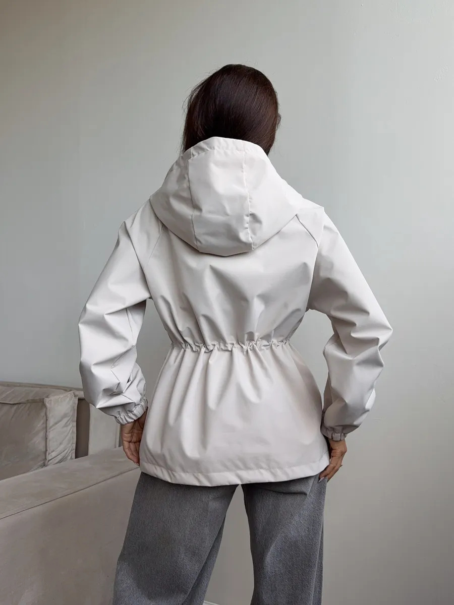 SONIA / CHAQUETA IMPERMEABLE CON CAPUCHA