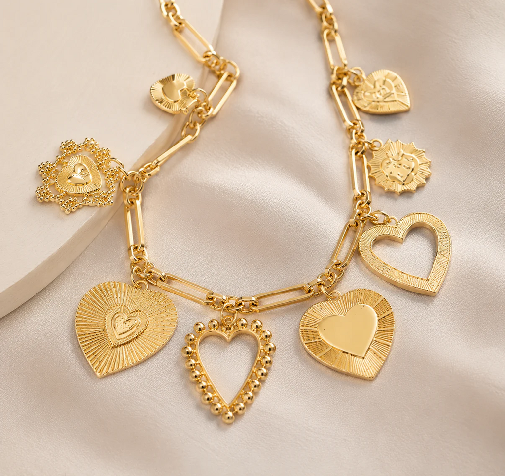 VENUS/ COLLAR CORAZONES
