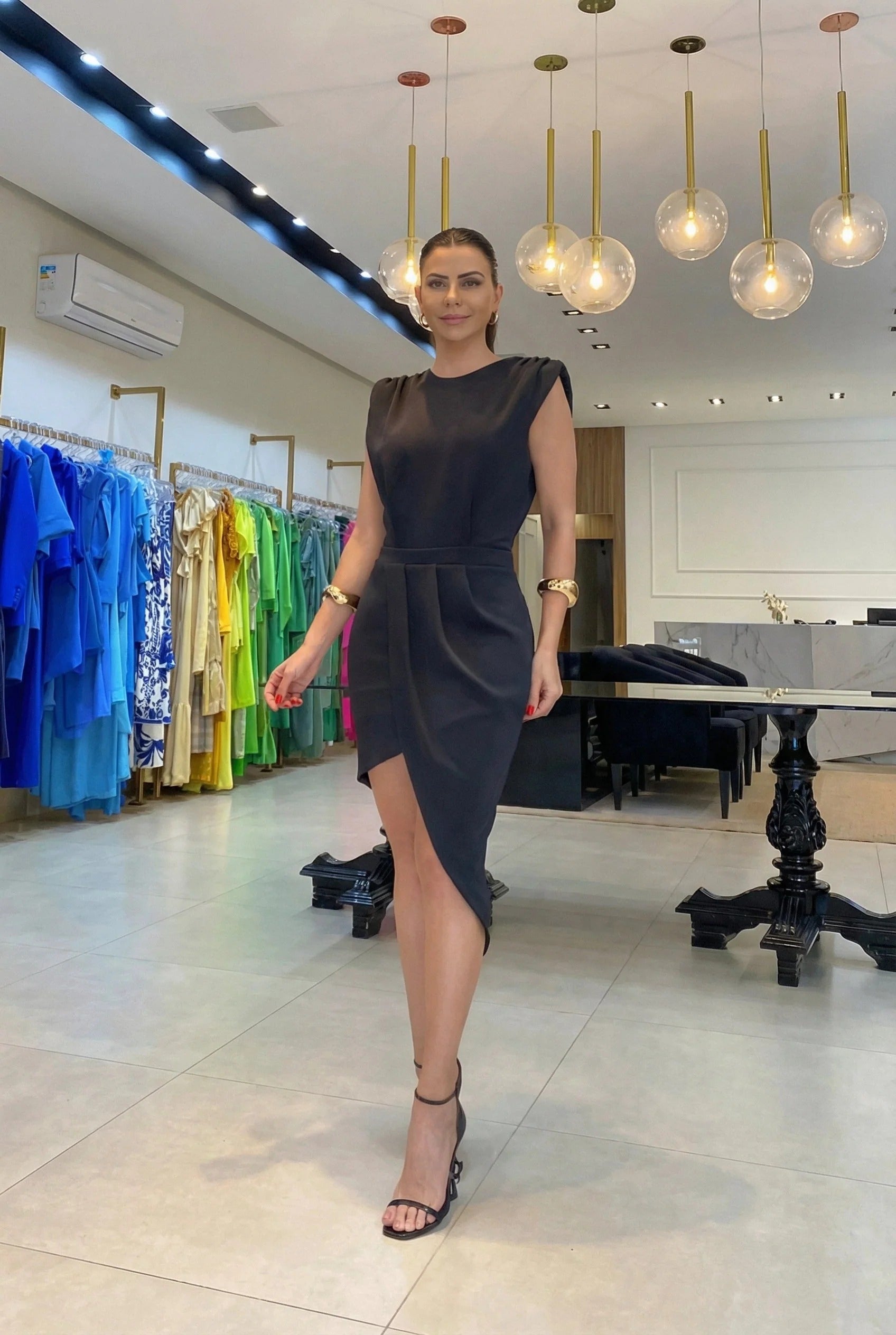 GIA/ VESTIDO MODERNO CON ESPALDA ABIERTA
